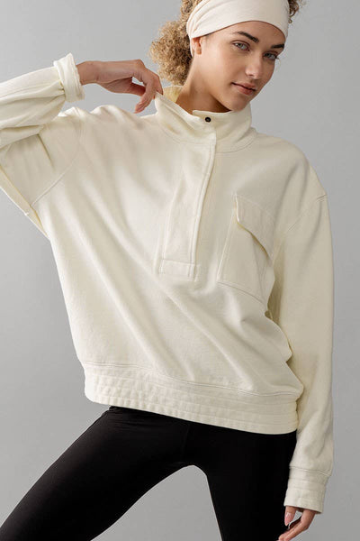 MINERAL WASHED SNAP BUTTON MOCK NECK SWEATSHIRT